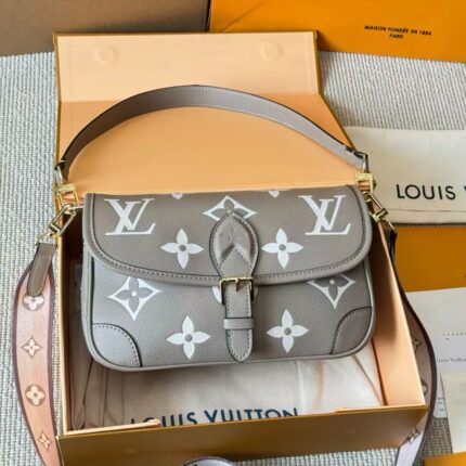 GzzLbao83 LV bag